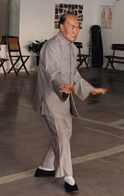 Huang Xingxian. Best student of White Crane Master Xie Zhongxian.